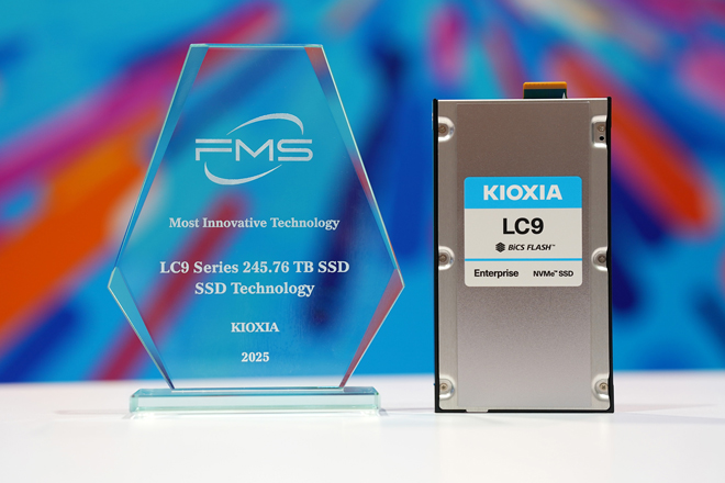 KIOXIA LC9 系列 245.76 TB 企业级 SSD 凭借其创新的 32 Die 堆叠存储器在 2025 年 FMS 上荣获“展会最佳”奖