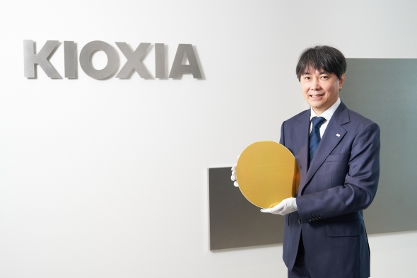 铠侠存储器事业部部长井上敦史